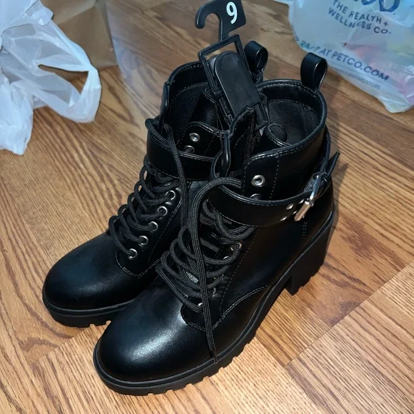 No Boundaries Black Combat Boots - Picture 2 of 5